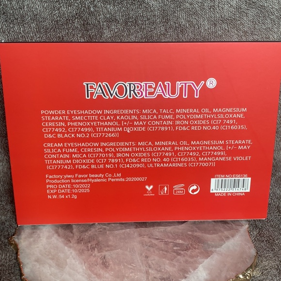 54 Pan Disney Villains Eyeshadow Palette - Picture 2 of 4
